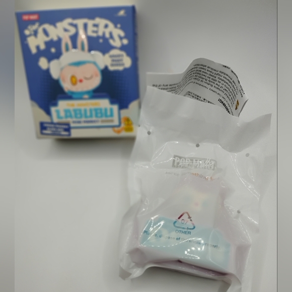 POP MART Accessories - Labubu Collectible Magnet Figure "Milk"